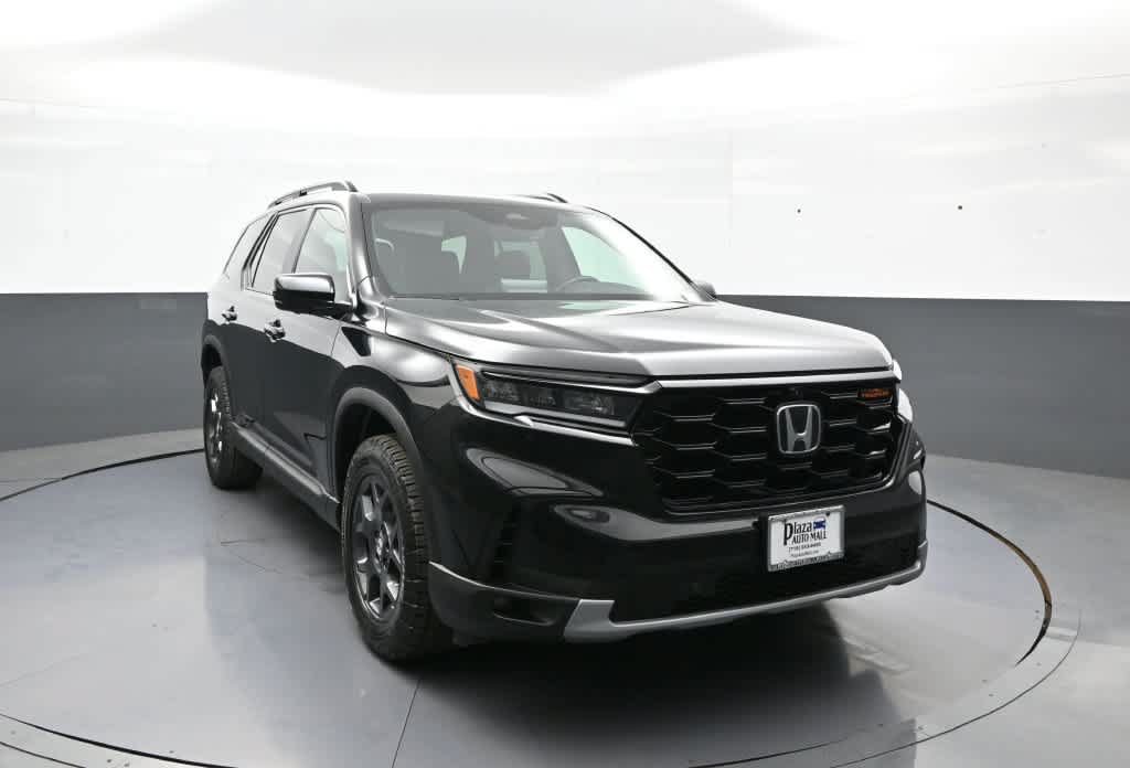 Certified 2024 Honda Pilot TrailSport image 2