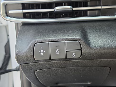 Used 2025 Hyundai Elantra SE FWD image 26