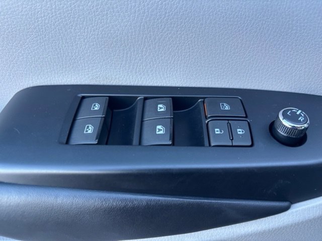 Used 2019 Toyota Highlander XLE AWD/4WD image 9