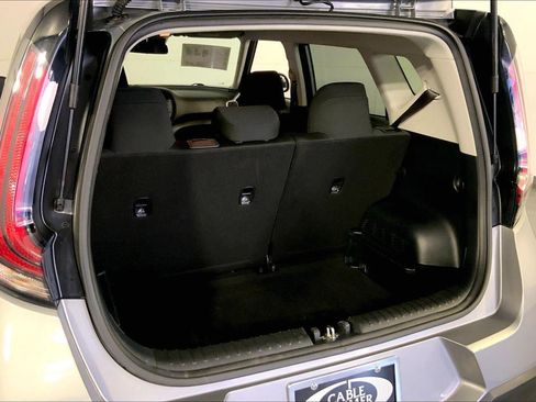 Used 2025 Kia Soul LX w/ LX Technology Package FWD image 4