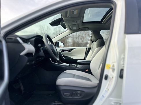 Used 2020 Toyota RAV4 XLE image 14