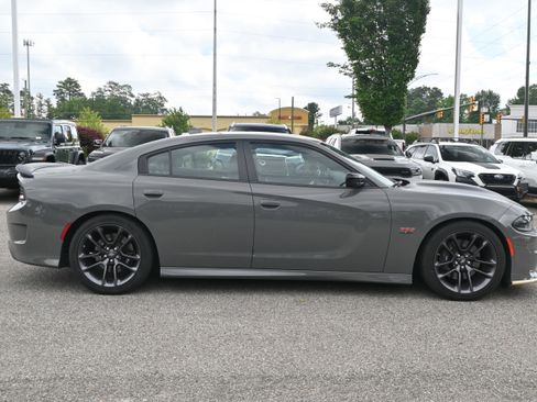Used 2023 Dodge Charger Scat Pack w/ Technology Group RWD image 10