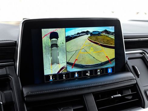 Used 2022 Chevrolet Suburban LT w/ Luxury Package image 19