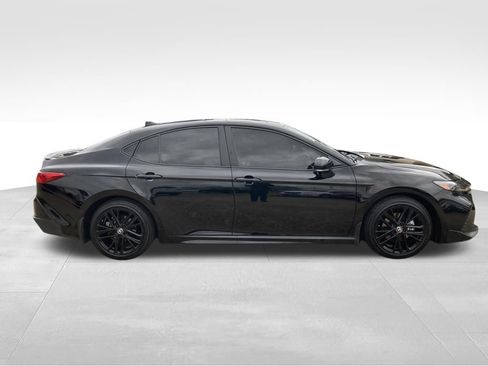 Used 2025 Toyota Camry SE image 6