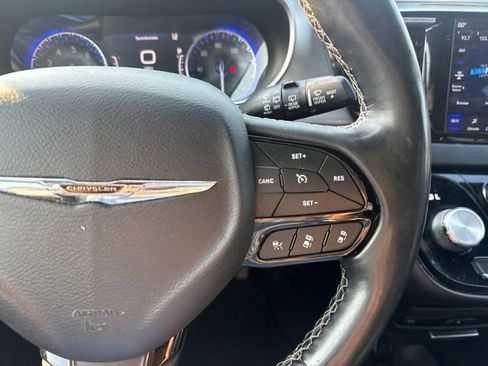 Used 2018 Chrysler Pacifica Touring-L Plus w/ Advanced Safetytec Group FWD image 20