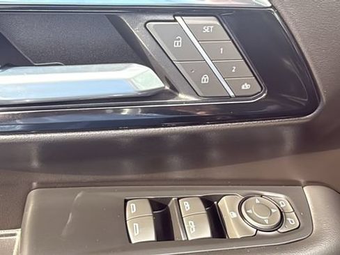 Used 2025 Chevrolet Tahoe Z71 AWD/4WD image 12