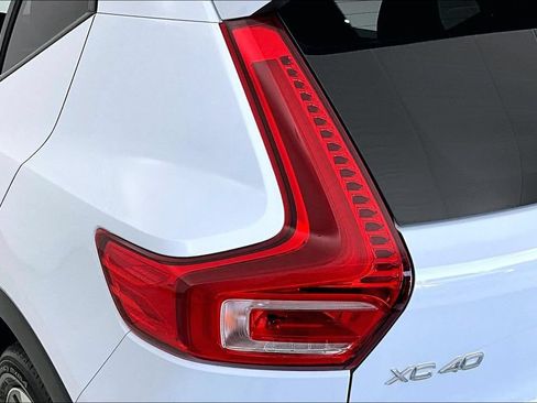 Certified 2025 Volvo XC40 B5 Plus AWD/4WD image 40