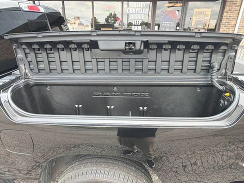 Used 2024 RAM 1500 Laramie AWD/4WD image 11