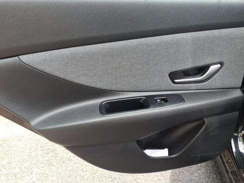 Used 2023 Hyundai Elantra Limited FWD image 14