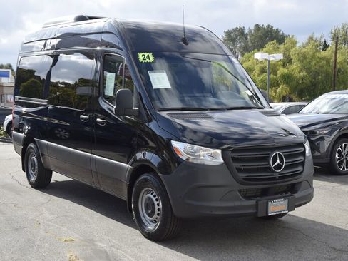 Used 2024 Mercedes-Benz Sprinter 2500 image 9