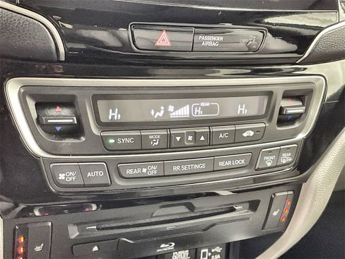 Used 2020 Honda Pilot Touring image 27