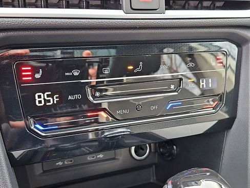 New 2026 Volkswagen Taos SE image 14