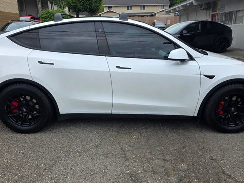 Used 2023 Tesla Model Y Performance AWD/4WD image 4