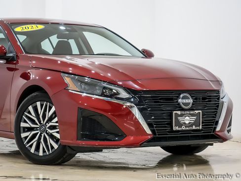 Used 2023 Nissan Altima 2.5 SV image 2