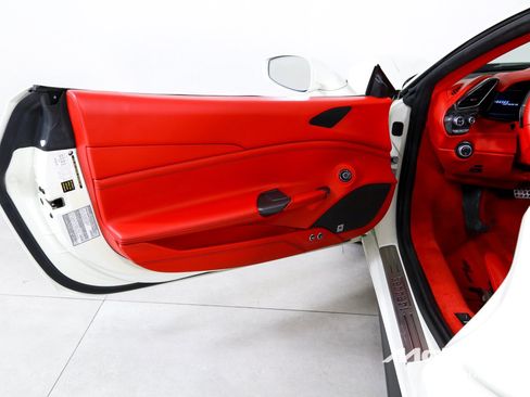 Used 2018 Ferrari 488 Spider RWD image 11