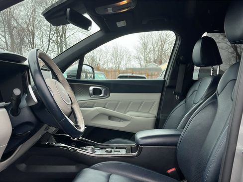 Used 2023 Kia Sorento SX Prestige image 10