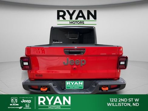 New 2026 Jeep Gladiator Mojave w/ Technology Group AWD/4WD image 8