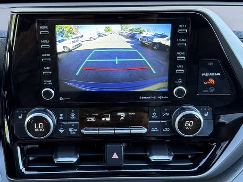 Used 2021 Toyota Highlander XLE image 32