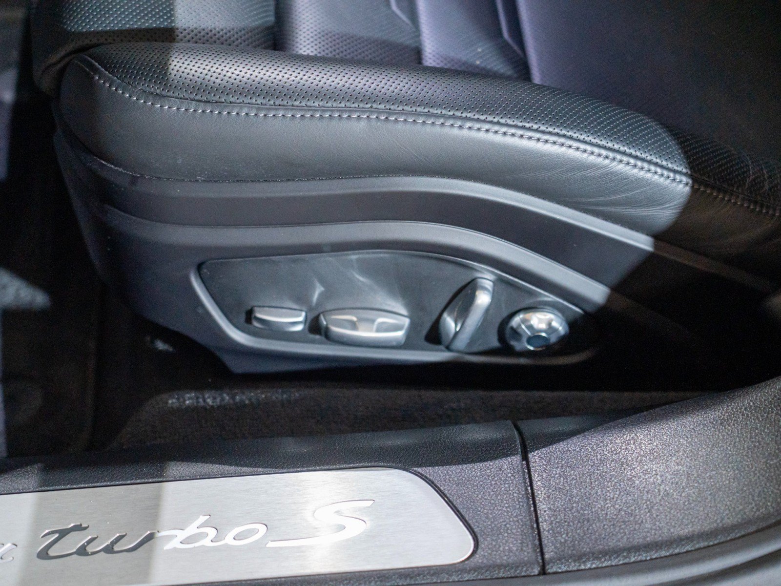 Certified 2021 Porsche Panamera Turbo S AWD/4WD image 13