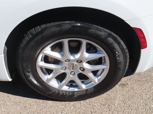 Used 2023 Chrysler Pacifica Touring-L FWD image 14