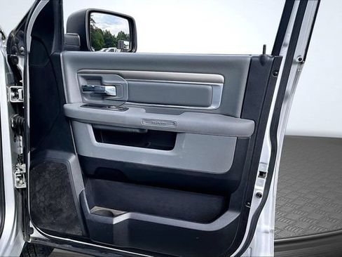 Used 2016 RAM 1500 Classic SLT RWD image 26