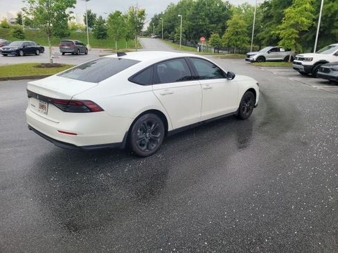 Used 2025 Honda Accord SE image 9