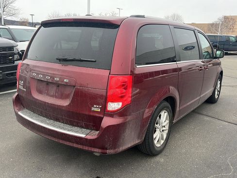 Used 2019 Dodge Grand Caravan SXT image 5