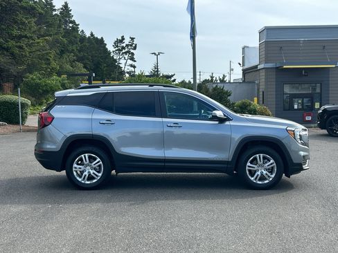 Used 2023 GMC Terrain SLE w/ Driver Convenience Package AWD/4WD image 34