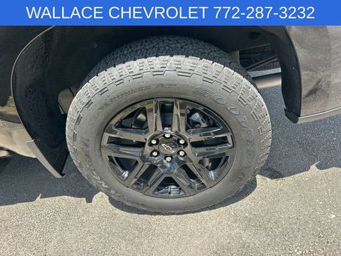 Certified 2025 Chevrolet Silverado 1500 High Country w/ Midnight Edition AWD/4WD image 9