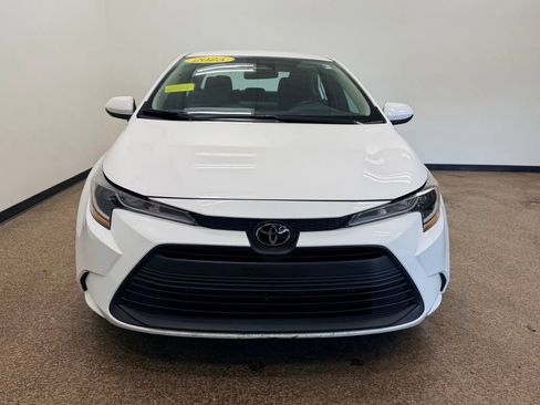 Used 2025 Toyota Corolla LE FWD image 8