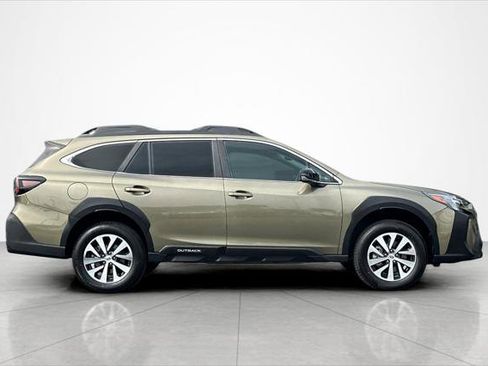 Used 2023 Subaru Outback Premium image 6