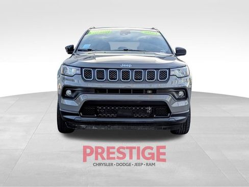 Used 2024 Jeep Compass Latitude image 3