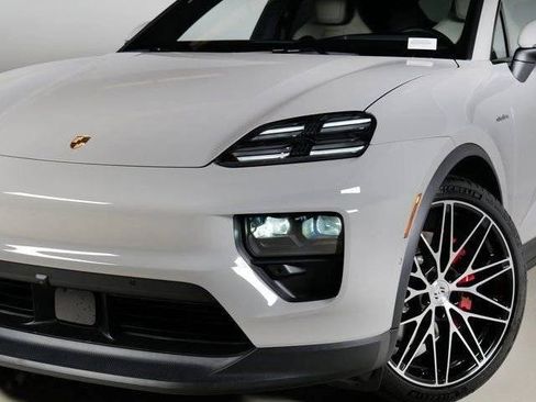 New 2026 Porsche Macan 4S Electric AWD/4WD image 32