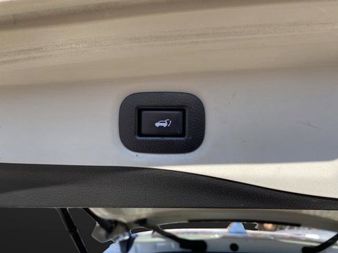 Used 2020 Nissan Rogue SV image 25