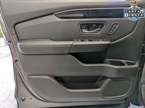 Used 2025 Honda Pilot EX-L image 8