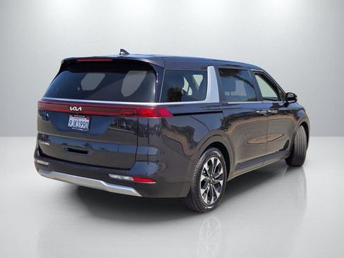 Used 2024 Kia Carnival EX FWD image 4