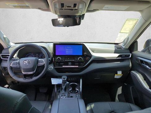 New 2026 Toyota Highlander Platinum AWD/4WD image 14