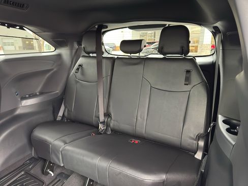 Certified 2024 Toyota Sienna XSE w/ XSE Premium Package image 9