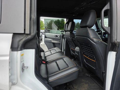 Used 2023 Ford Bronco Badlands image 10