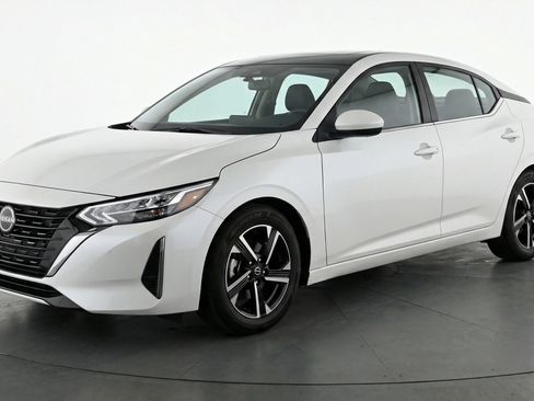 Used 2025 Nissan Sentra SV image 3