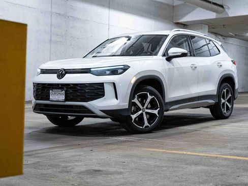 New 2026 Volkswagen Tiguan SE FWD image 1