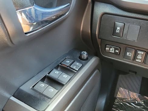 Certified 2023 Toyota Tacoma TRD Off-Road AWD/4WD image 19