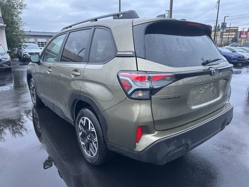 Used 2025 Subaru Forester Premium image 6