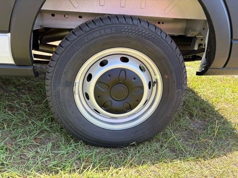 New 2025 Ford Transit 250 148 Medium Roof image 22