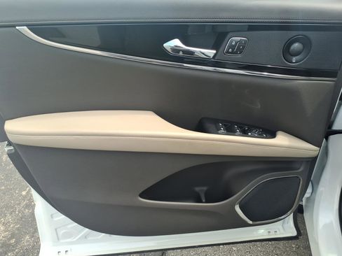 Used 2023 Lincoln Nautilus Reserve w/ Equipment Group 201A image 11