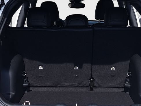 New 2026 Jeep Compass Latitude image 12