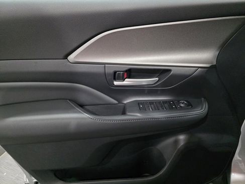 Used 2026 Toyota Grand Highlander XLE image 10