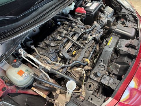 Used 2020 Nissan Versa SR FWD image 33