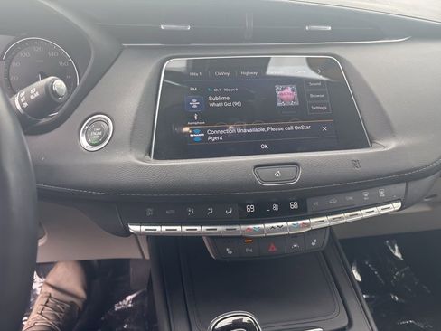 Used 2021 Cadillac XT4 Luxury w/ Cold Weather Package image 13