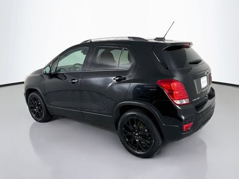 Used 2022 Chevrolet Trax LT w/ Premium Seat Package AWD/4WD image 3